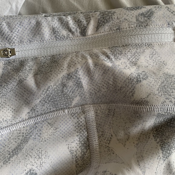 Lululemon Speed Up Tight - Picture 11 of 11